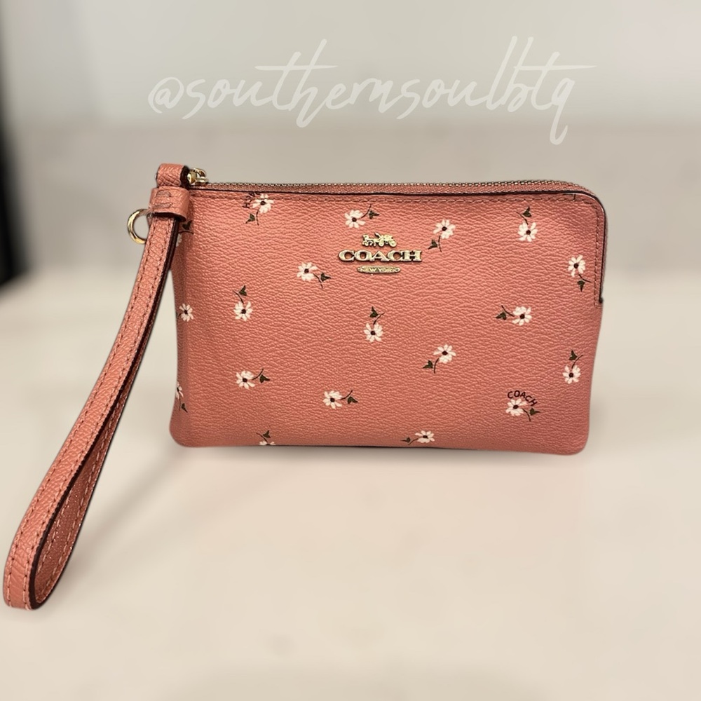 Coach Ditzy Daisy Pink Corner-Zip Wristlet (F27472)